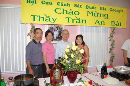Gia đình Cò Nguyễn Trọng Việt và phu nhân cò Mãng