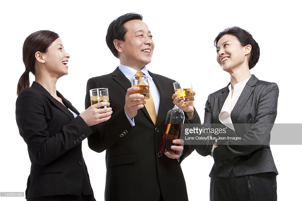 mh-drinking-together