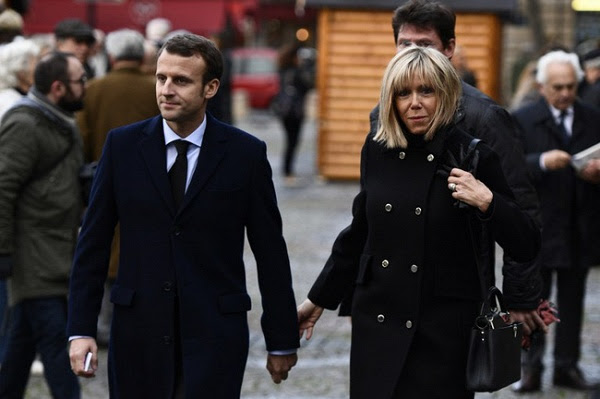 Macron-17