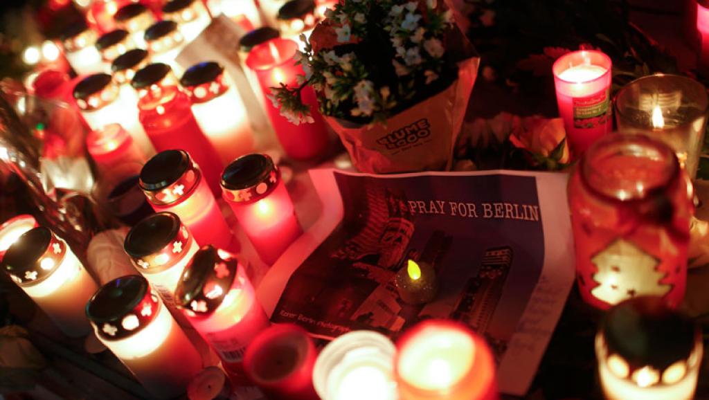 candles-burn Berlin