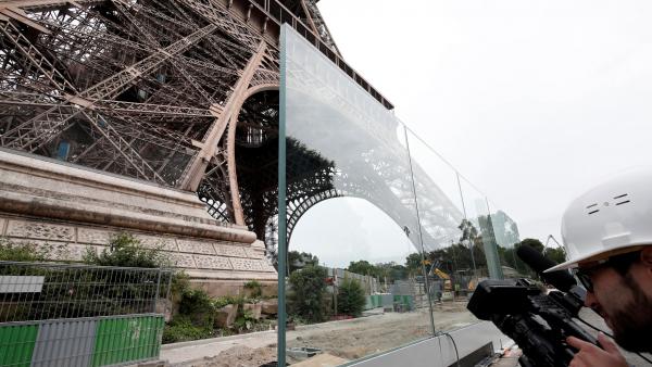 france-security-eiffel1