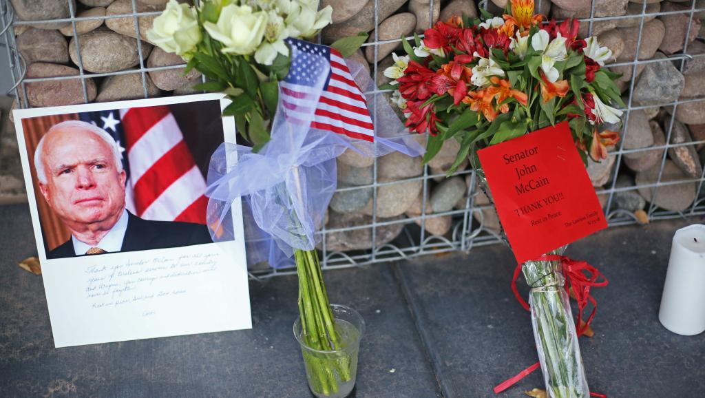 usa-mccain tuong niem