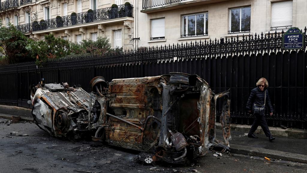 france-protests-cleanup
