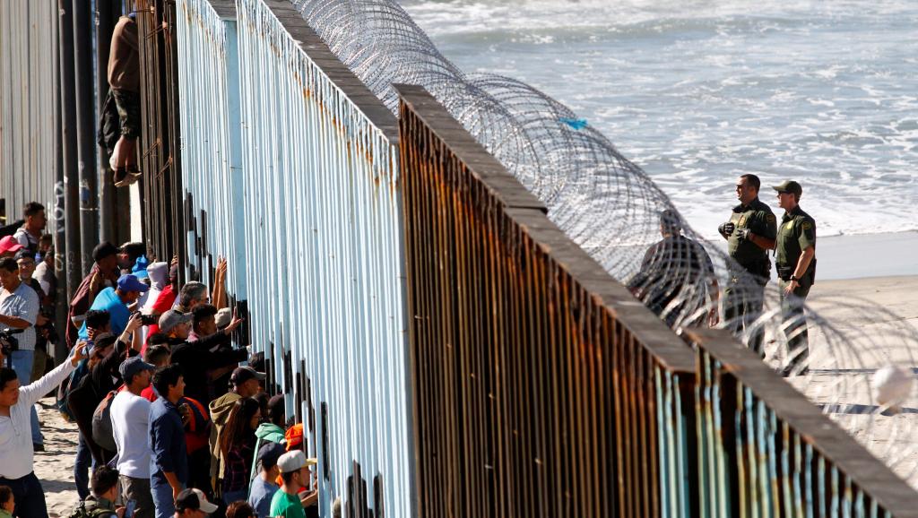 immigration-caravan