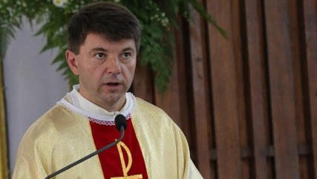 ksiadz marek zalewski
